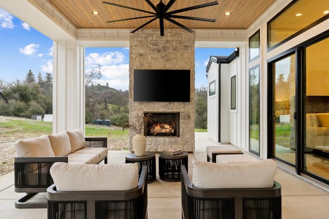 5035 Broken Bow Ln, Rescue, CA 95672