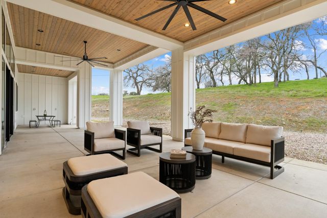 5035 Broken Bow Ln, Rescue, CA 95672