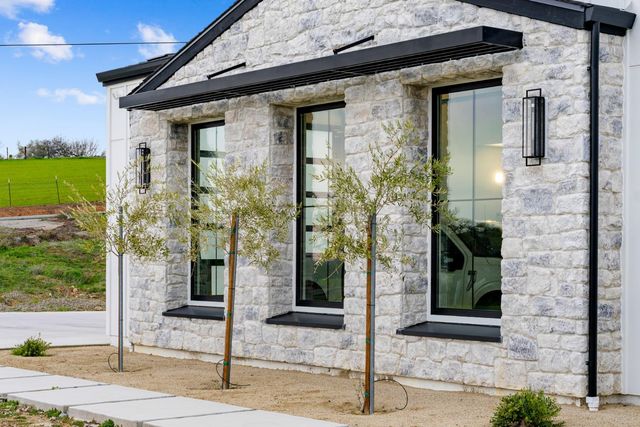 5035 Broken Bow Ln, Rescue, CA 95672