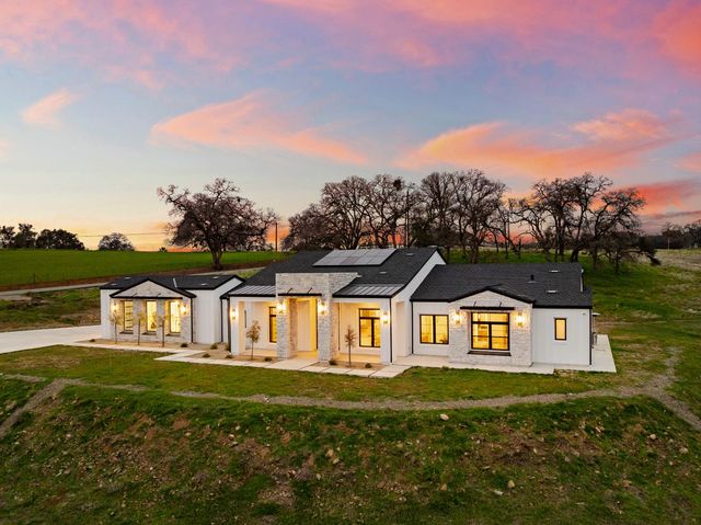 5035 Broken Bow Ln, Rescue, CA 95672