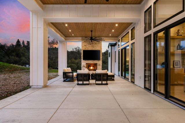 5035 Broken Bow Ln, Rescue, CA 95672