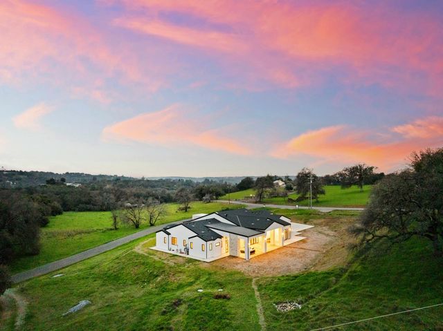 5035 Broken Bow Ln, Rescue, CA 95672