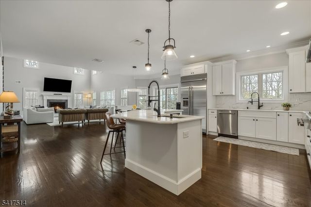 5 Buddy Ln, Mendham Twp., NJ 07945