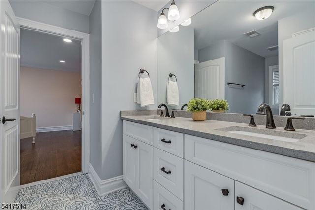 5 Buddy Ln, Mendham Twp., NJ 07945