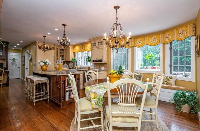 8 Coventry Lane, Derry, NH 03038