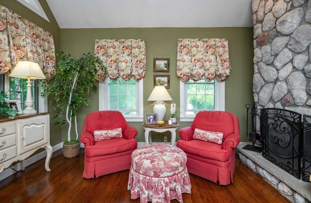 8 Coventry Lane, Derry, NH 03038