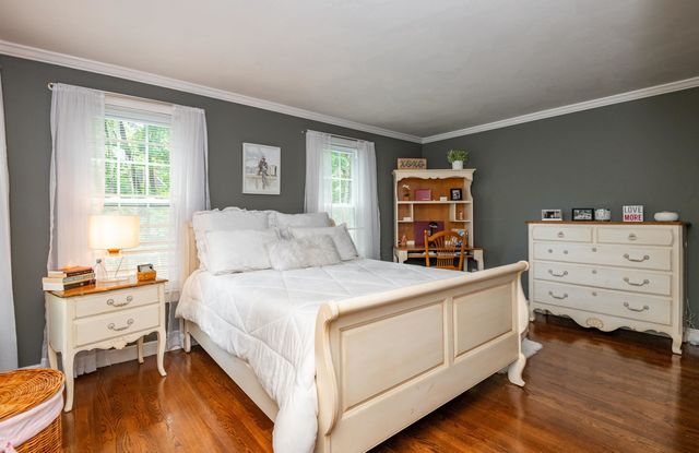 8 Coventry Lane, Derry, NH 03038