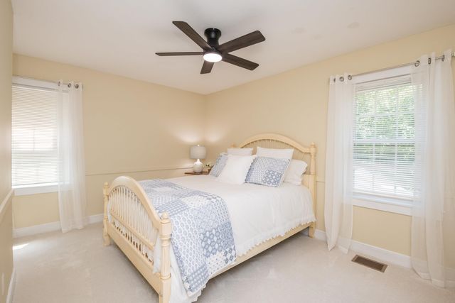 8 Coventry Lane, Derry, NH 03038