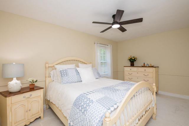 8 Coventry Lane, Derry, NH 03038