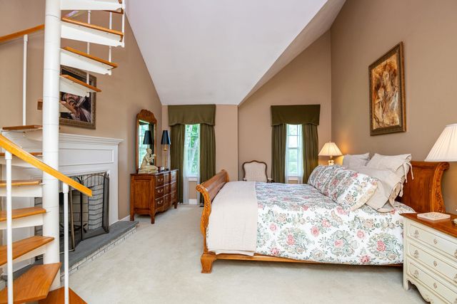 8 Coventry Lane, Derry, NH 03038