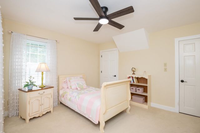 8 Coventry Lane, Derry, NH 03038