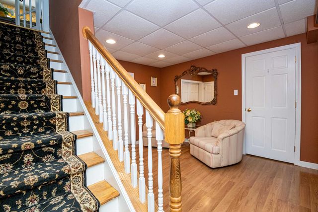 8 Coventry Lane, Derry, NH 03038