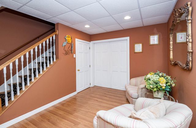 8 Coventry Lane, Derry, NH 03038