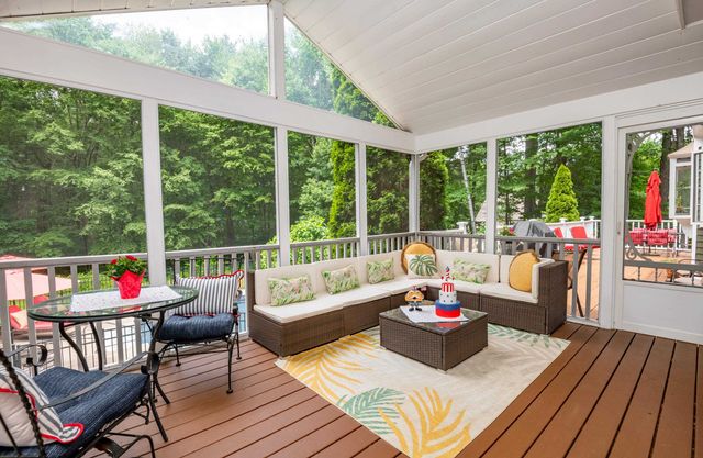 8 Coventry Lane, Derry, NH 03038