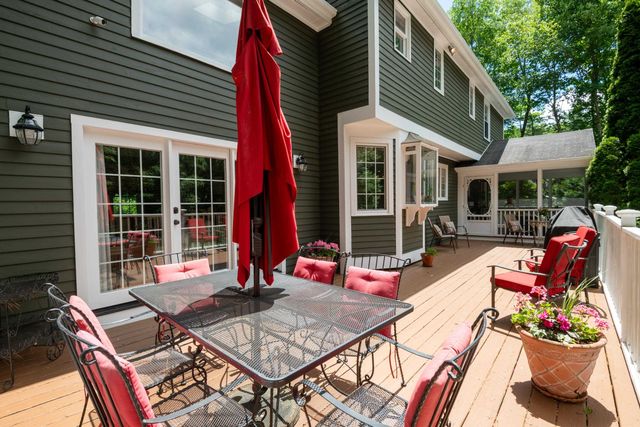 8 Coventry Lane, Derry, NH 03038
