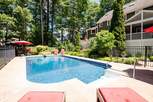 8 Coventry Lane, Derry, NH 03038