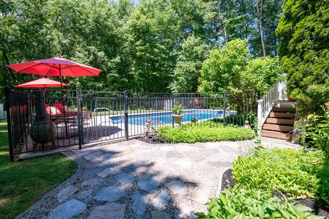 8 Coventry Lane, Derry, NH 03038
