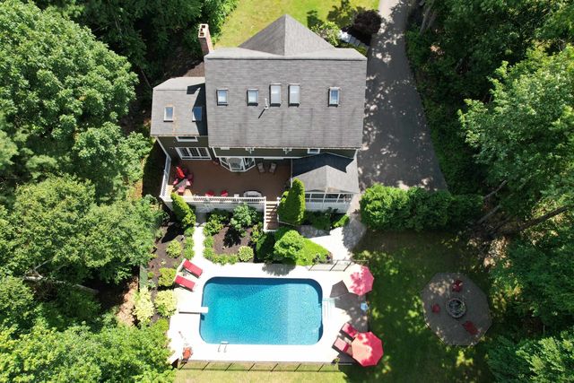 8 Coventry Lane, Derry, NH 03038