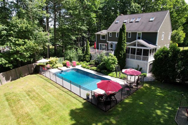 8 Coventry Lane, Derry, NH 03038