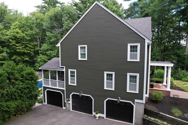 8 Coventry Lane, Derry, NH 03038