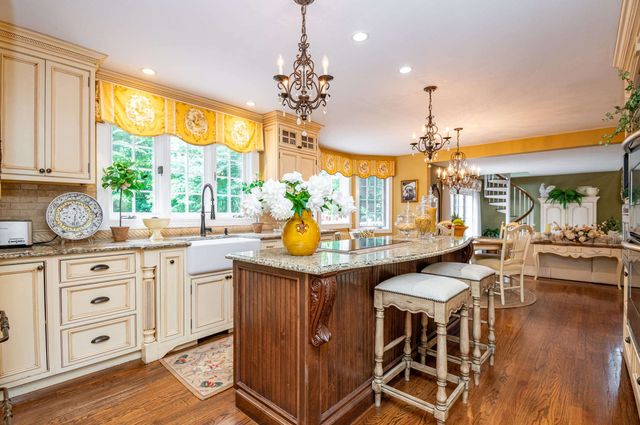 8 Coventry Lane, Derry, NH 03038