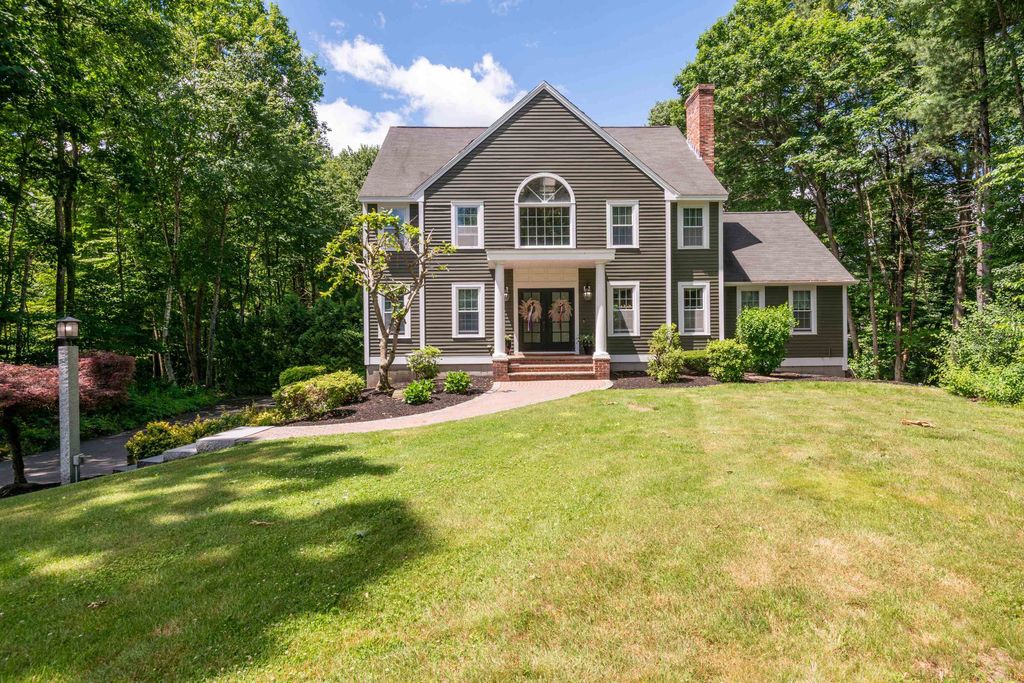 8 Coventry Lane, Derry, NH 03038