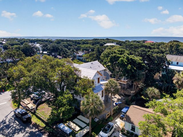 11 25th Avenue, Isle Of Palms, SC 29451