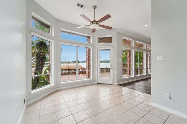 305 Harbor Circle, Montgomery, TX 77356