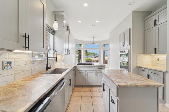 305 Harbor Circle, Montgomery, TX 77356