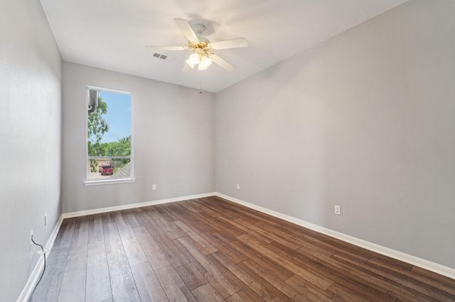 305 Harbor Circle, Montgomery, TX 77356