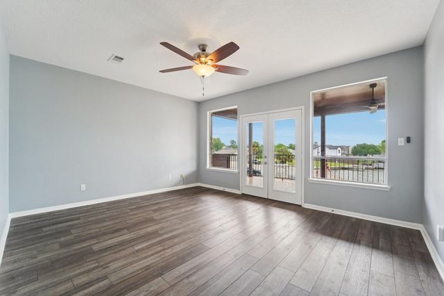 305 Harbor Circle, Montgomery, TX 77356