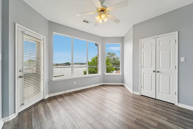 305 Harbor Circle, Montgomery, TX 77356