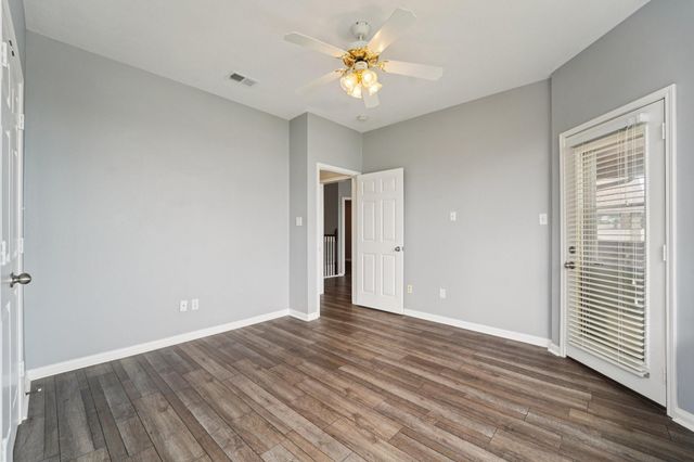 305 Harbor Circle, Montgomery, TX 77356