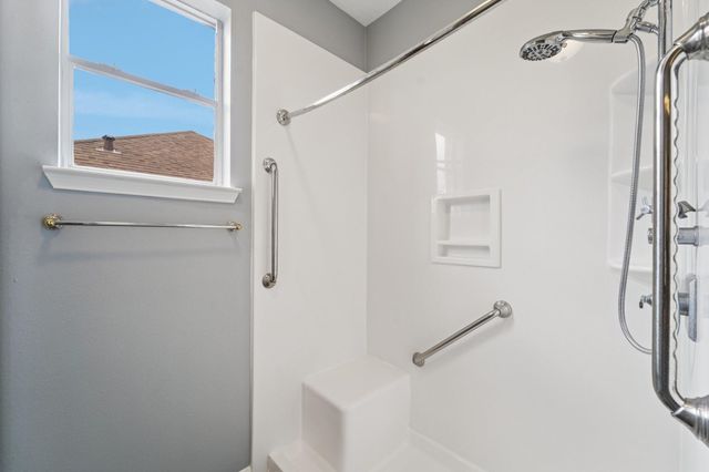 305 Harbor Circle, Montgomery, TX 77356