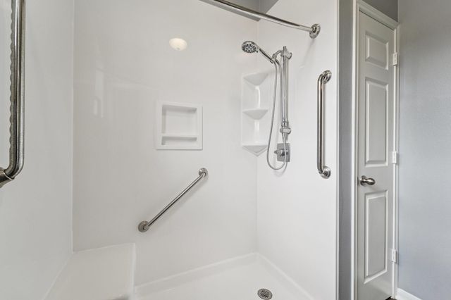 305 Harbor Circle, Montgomery, TX 77356