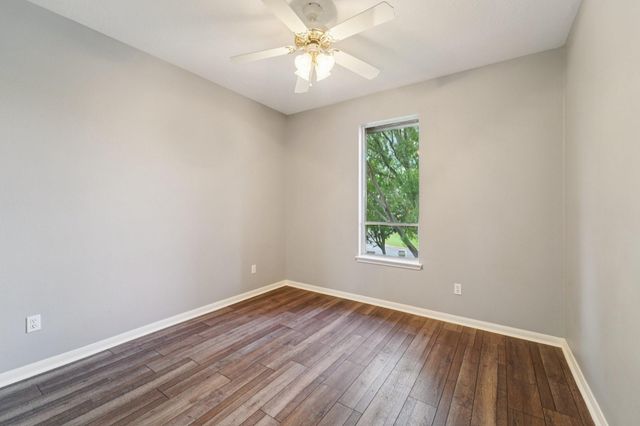 305 Harbor Circle, Montgomery, TX 77356