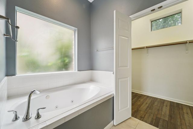 305 Harbor Circle, Montgomery, TX 77356