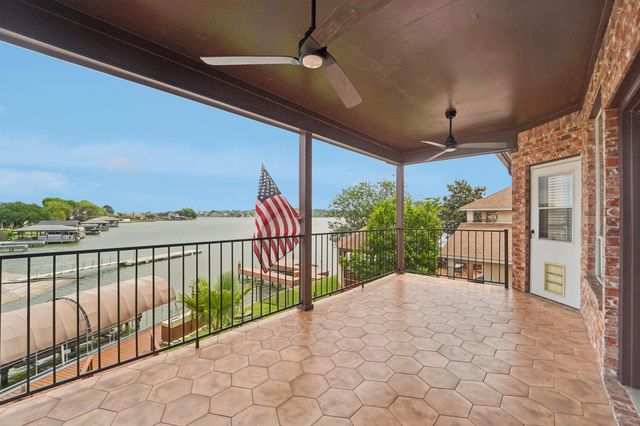 305 Harbor Circle, Montgomery, TX 77356