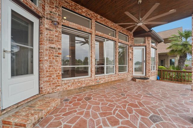 305 Harbor Circle, Montgomery, TX 77356