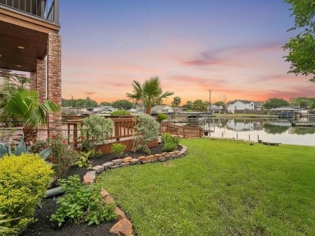 305 Harbor Circle, Montgomery, TX 77356