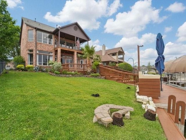 305 Harbor Circle, Montgomery, TX 77356