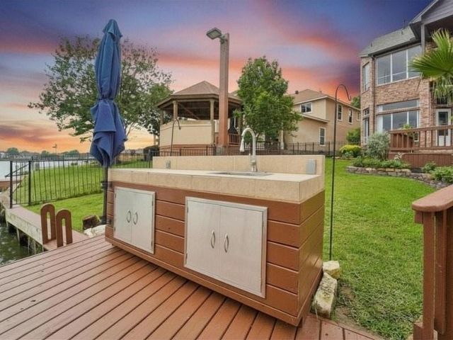 305 Harbor Circle, Montgomery, TX 77356