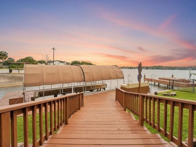 305 Harbor Circle, Montgomery, TX 77356