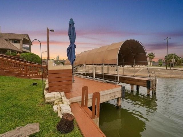 305 Harbor Circle, Montgomery, TX 77356