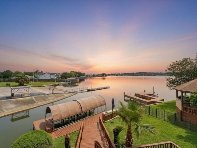 305 Harbor Circle, Montgomery, TX 77356