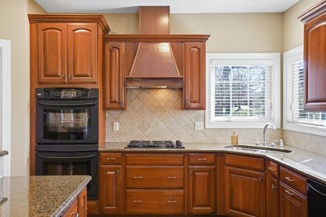 1702 DUNHILL WAY, Columbia, MO 65203