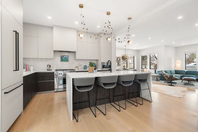 116 Thorndike St 1A, Brookline, MA 02446