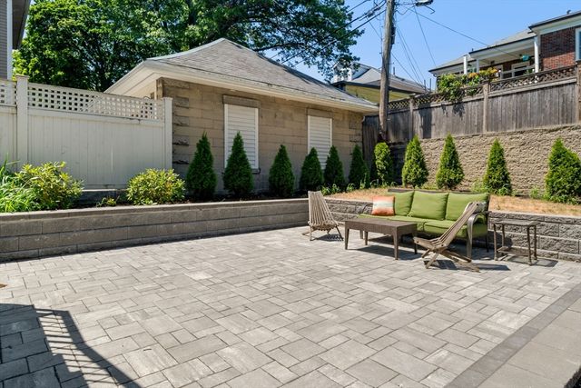 116 Thorndike St 1A, Brookline, MA 02446