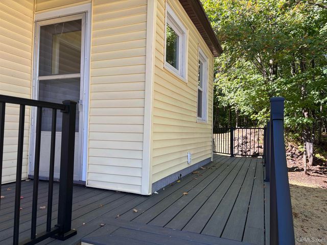 108 W Calverley Avenue, Houghton, MI 49931