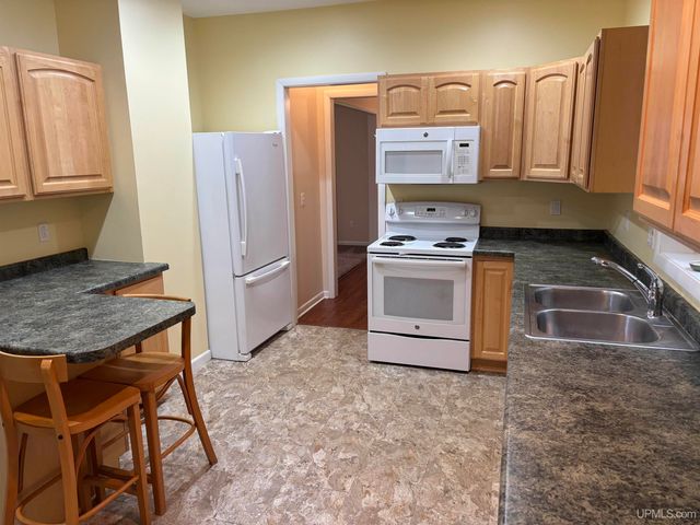 108 W Calverley Avenue, Houghton, MI 49931